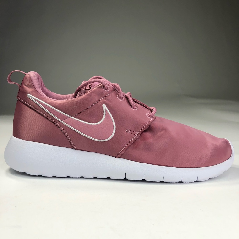 Nike Roshe Run shoe One ‘Element Pink’ 5 & 6y